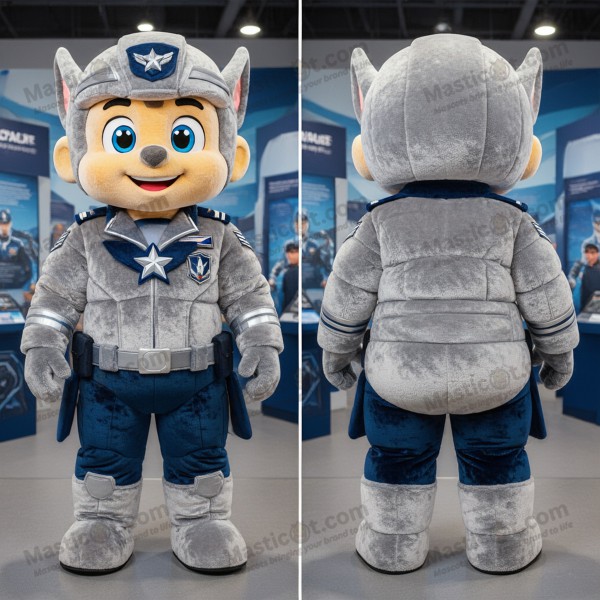 Stříbrný maskot vojáka letectva se širokými rameny -